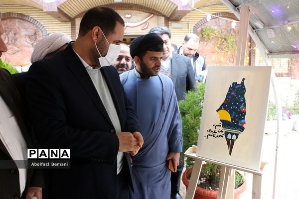 بازدید وزیرآموزش و پرورش از نمایشگاه دانش‌آموزی «آخراشه» در قم