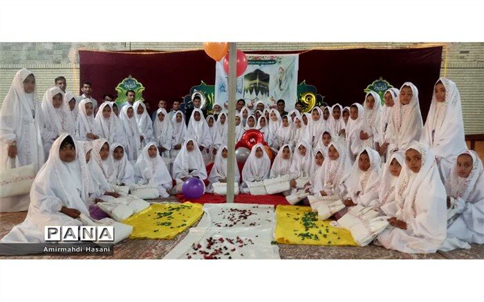 جشن تکلیف دانش‌آموزان دختر در  مدارس مزرعه شهید بهشتی و کلات مالک قلعه گنج/فیلم