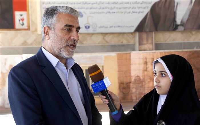 پویش کتاب چهل قلپ کار می‌تواند الهام‌بخش و الگوساز دانش‌آموزان باشد