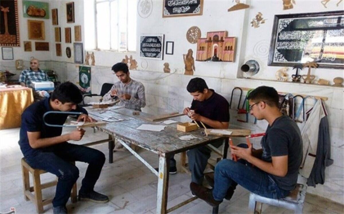 لزوم تفاهم‌نامه بین مدارس با  بازارکار و قراردادن دستمزد برای دانش‌آموزان