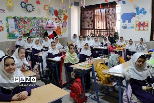 افتتاحیه توزیع شیر رایگان در مدارس پاکدشت