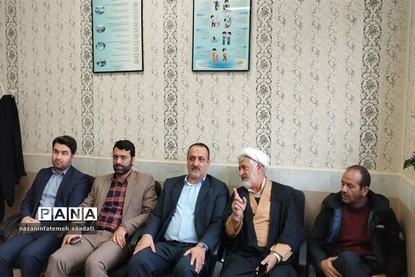 حضورخیرین موسسه محبان الزهرا(س) مشهد مقدس در جمع دانش‌آموزان روستای چرم کهن شهرستان کلات