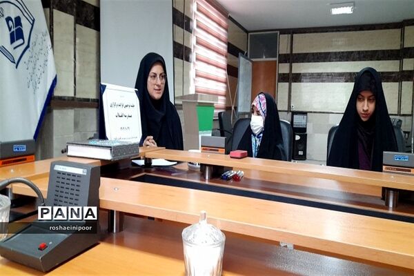 جلسه توجیهی فرآیند مدرسه انقلاب و برپایی نمایشگاه در شهرستان فیروزکوه