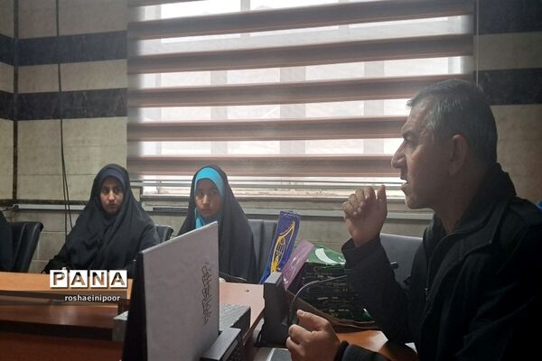 جلسه توجیهی فرآیند مدرسه انقلاب و برپایی نمایشگاه در شهرستان فیروزکوه