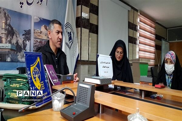 جلسه توجیهی فرآیند مدرسه انقلاب و برپایی نمایشگاه در شهرستان فیروزکوه