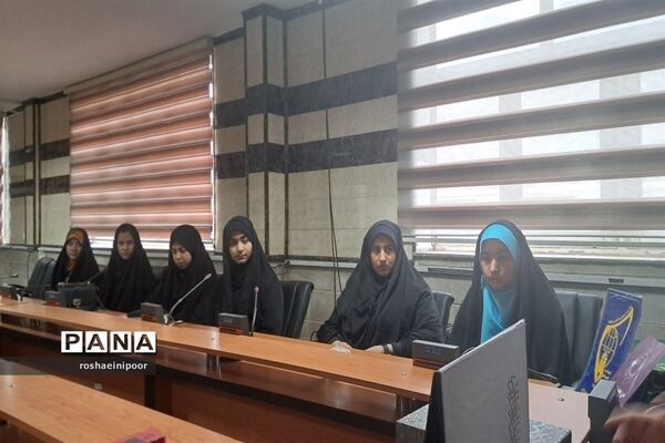 جلسه توجیهی فرآیند مدرسه انقلاب و برپایی نمایشگاه در شهرستان فیروزکوه