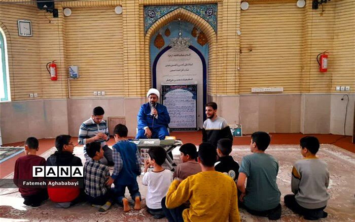 طرح در آغوش مسجد، در مسجد منظریه شهرکرد برگزار شد
