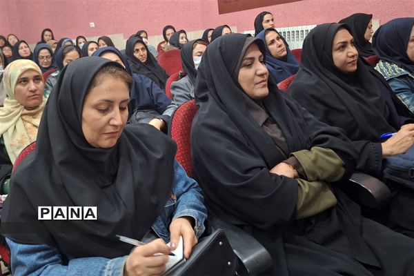 کارگاه آموزشی توجیهی رابطین المپیاد رویش در ناحیه یک شیراز