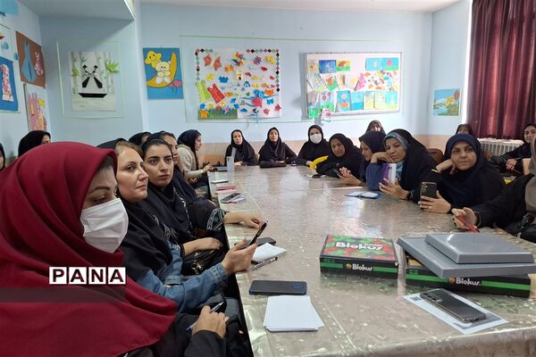 کارگاه آموزشی توجیهی رابطین المپیاد رویش در ناحیه یک شیراز