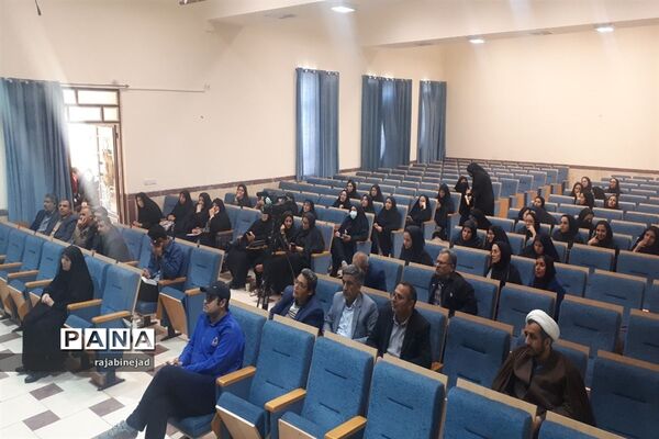 برگزاری کارگاه توانمندی سرود وتئاتر در ابرکوه