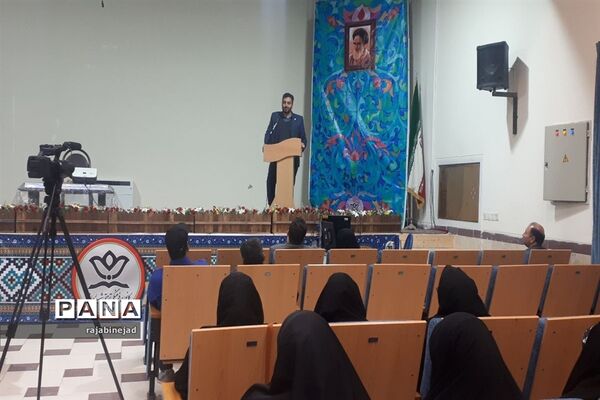 برگزاری کارگاه توانمندی سرود وتئاتر در ابرکوه