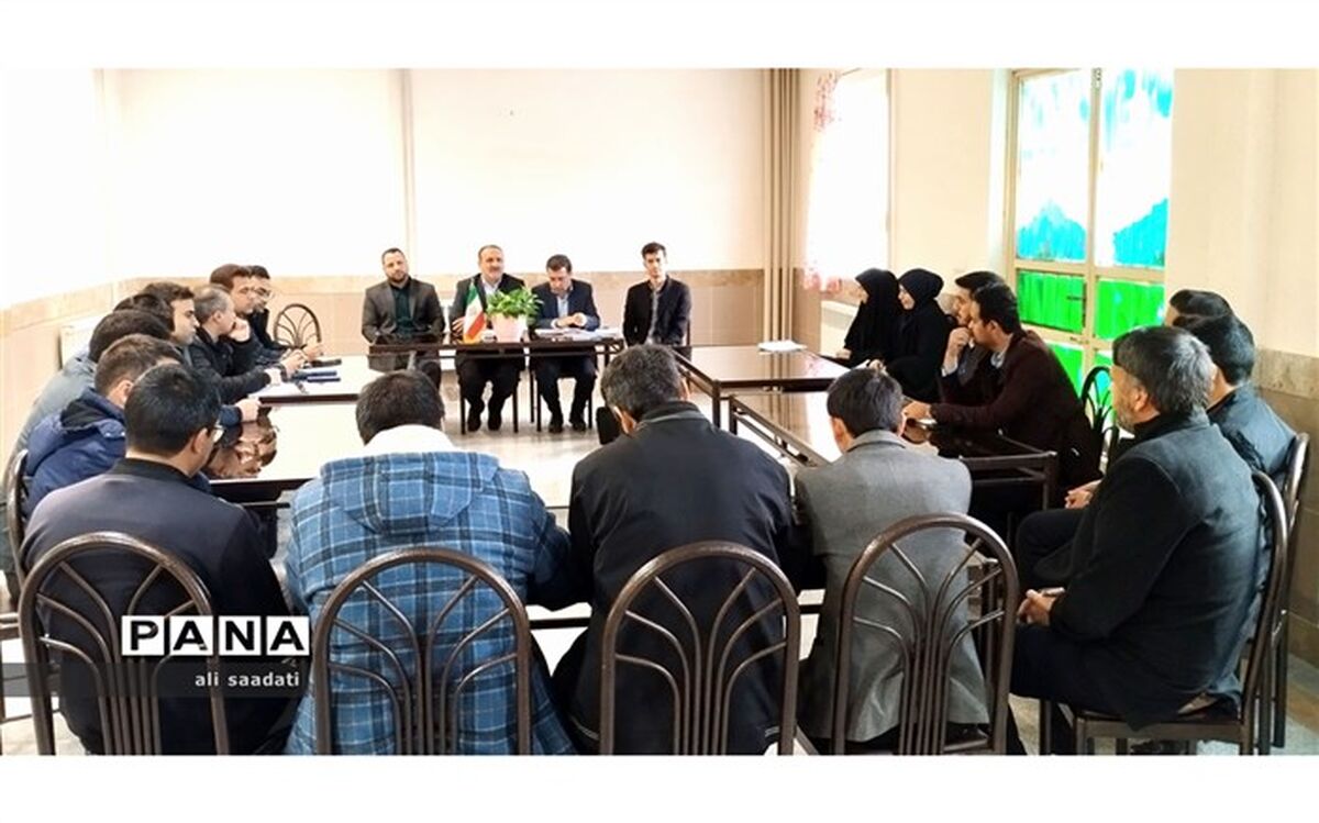 ‌براساس سند تحول بنیادین تعهد و تخصص باید با هم رشد کنند