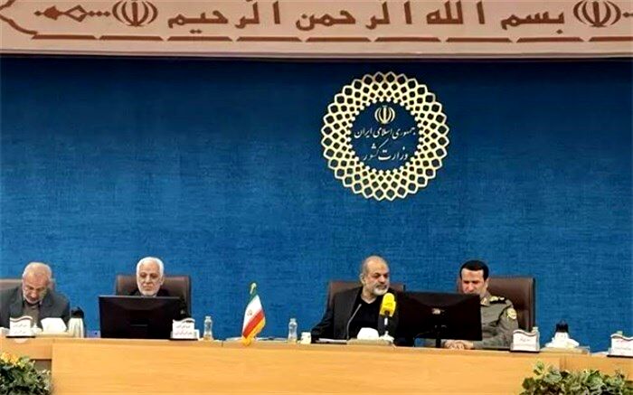 تاکید وزیر کشور بر آشنا کردن نسل جوان با افتخارآفرینی‌های دفاع مقدس