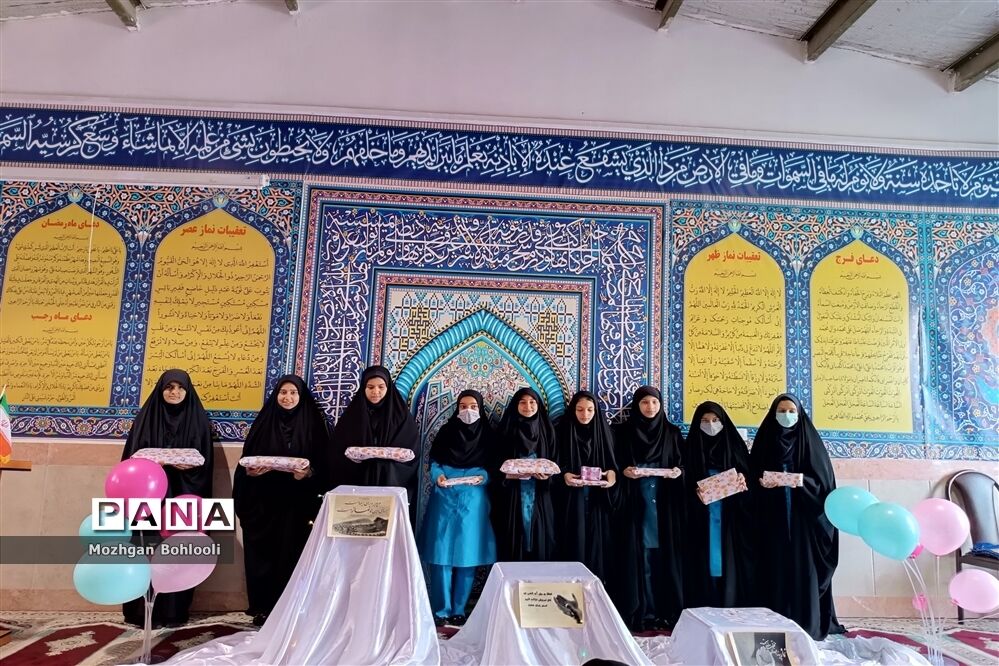 تقدیر از فعالان نماز جماعت دبیرستان دخترانه رضوانه شاهبیکی