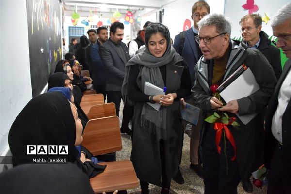 بازدید سفیران کشورهای نروژ و دانمارک از دبستان عرش ناحیه یک مشهد