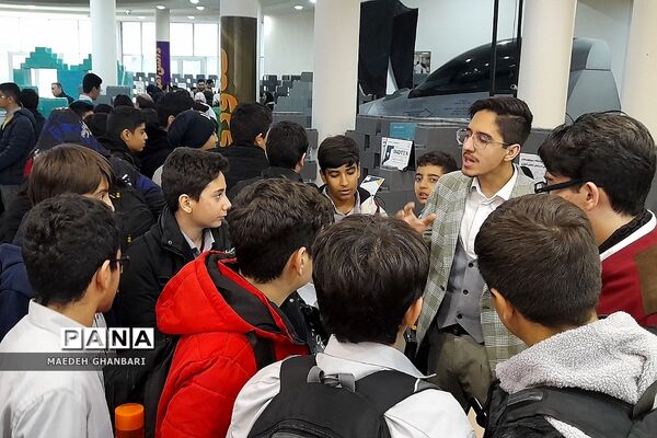 افتتاحیه نمایشگاه دستاوردهای پژوهشی دانش‌آموزی مدارس غیردولتی و هیئت امنایی در پارک فناوری پردیس