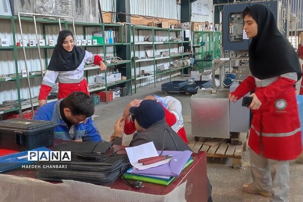 مانور آموزشی مهارت‌های پیشگیری در مقابل مخاطرات طبیعی و زلزله در کار خانه سیاسنگ شهرستان پردیس
