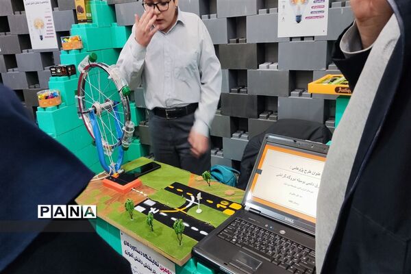 بازدید دانش‌آموزان شهرستان قدس از دومین نمایشگاه دستاوردهای پژوهشی در بخش دانش‌آموزی  پارک فناوری پردیس