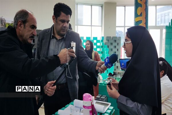 بازدید دانش‌آموزان شهرستان قدس از دومین نمایشگاه دستاوردهای پژوهشی در بخش دانش‌آموزی  پارک فناوری پردیس