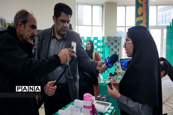بازدید دانش‌آموزان شهرستان قدس از دومین نمایشگاه دستاوردهای پژوهشی در بخش دانش‌آموزی  پارک فناوری پردیس