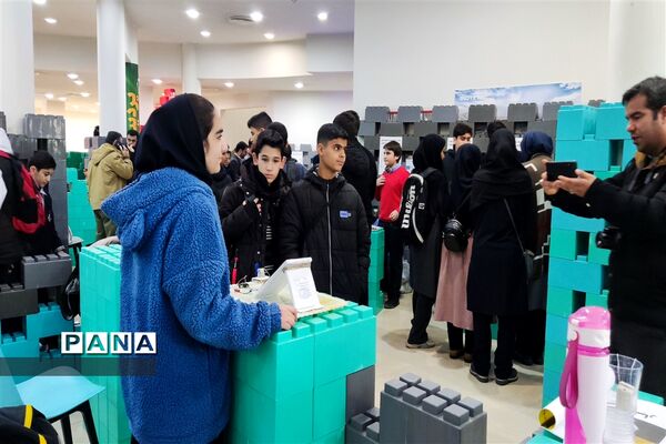 بازدید دانش‌آموزان شهرستان قدس از دومین نمایشگاه دستاوردهای پژوهشی در بخش دانش‌آموزی  پارک فناوری پردیس