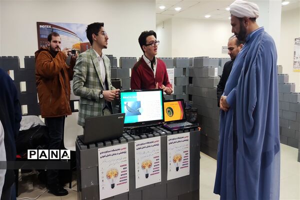 بازدید دانش‌آموزان شهرستان قدس از دومین نمایشگاه دستاوردهای پژوهشی در بخش دانش‌آموزی  پارک فناوری پردیس