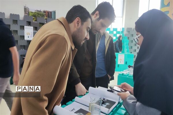 بازدید دانش‌آموزان شهرستان قدس از دومین نمایشگاه دستاوردهای پژوهشی در بخش دانش‌آموزی  پارک فناوری پردیس