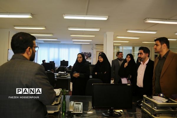 بازدید مأمورین و رابطین سازمان دانش‌آموزی شهرستان‌های استان تهران از تحریریه خبرگزاری پانا