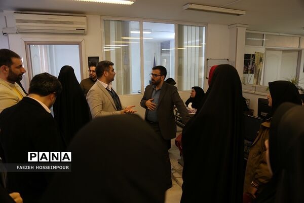 بازدید مأمورین و رابطین سازمان دانش‌آموزی شهرستان‌های استان تهران از تحریریه خبرگزاری پانا