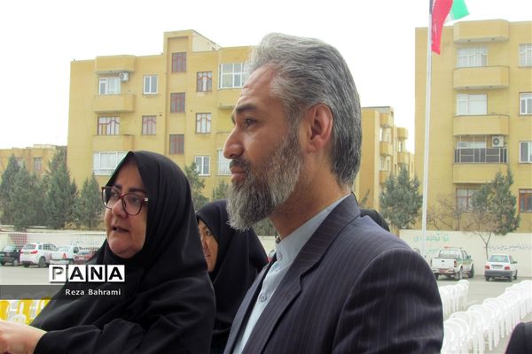 نمایشگاه  روز ملی هوای پاک در دبستان گلستان مشهد