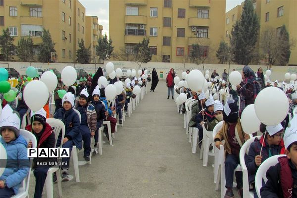 نمایشگاه  روز ملی هوای پاک در دبستان گلستان مشهد