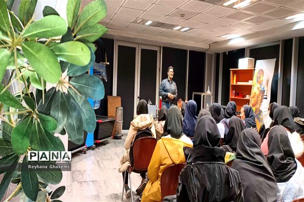 اردوی راهیان پیشرفت دانش‌آموزان دبیرستان فرزانگان استعداد درخشان ملارد به پارک علم و فناوری پردیس