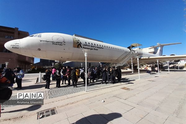 اردوی راهیان پیشرفت دانش‌آموزان دبیرستان فرزانگان استعداد درخشان ملارد به پارک علم و فناوری پردیس