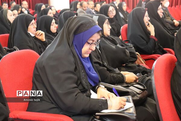 نشست دانش افزایی مدیران، معاونین و مربیان پرورشیِ مدارس ورامین