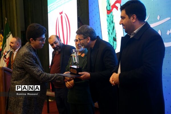 اختتامیه جشنواره فعالان فضای مجازی و تجلیل از برگزیدگان کنگره ملی 10 هزار شهید