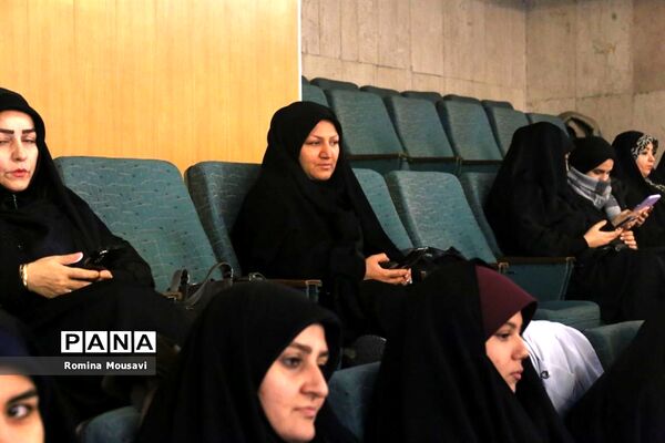اختتامیه جشنواره فعالان فضای مجازی و تجلیل از برگزیدگان کنگره ملی 10 هزار شهید