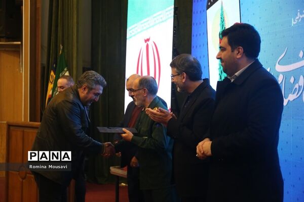 اختتامیه جشنواره فعالان فضای مجازی و تجلیل از برگزیدگان کنگره ملی 10 هزار شهید