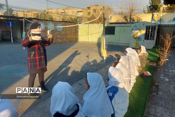 تدریس شاد و خلاق نشانه (و) در دبستان حکمت نبوی ناحیه 2 شهرری