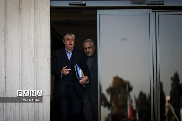 حاشیه جلسه هیات دولت - ۲۷ دی