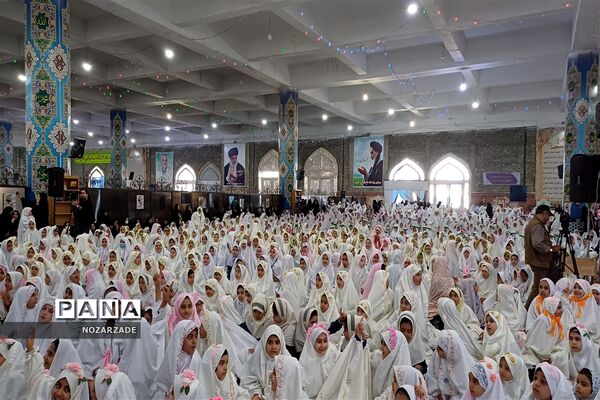 جشن تکلیف و بندگی نوگلان با حضور عمو غزالی در دبستان جامعه القرآن کاشان