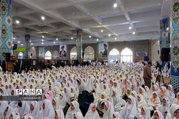 جشن تکلیف و بندگی نوگلان با حضور عمو غزالی در دبستان جامعه القرآن کاشان