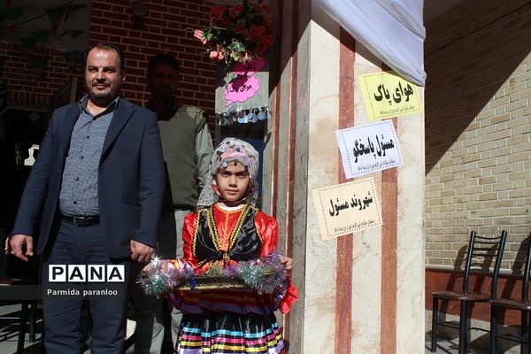 نواختن زنگ هوای پاک در مدرسه نبی‌اکرم یک بهارستان2