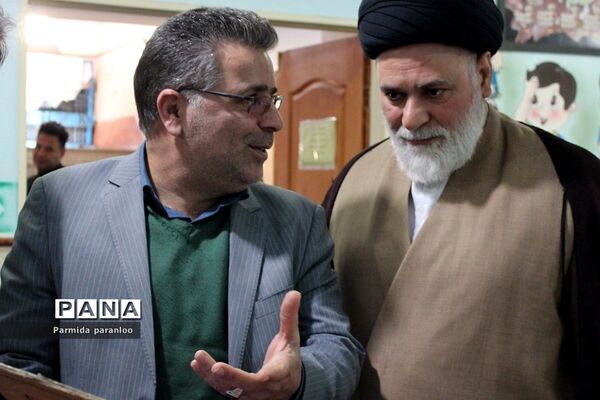 نواختن زنگ هوای پاک در مدرسه نبی‌اکرم یک بهارستان2