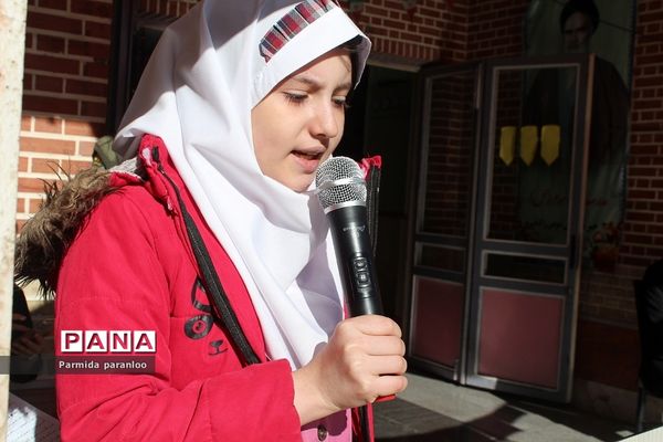 نواختن زنگ هوای پاک در مدرسه نبی‌اکرم یک بهارستان2