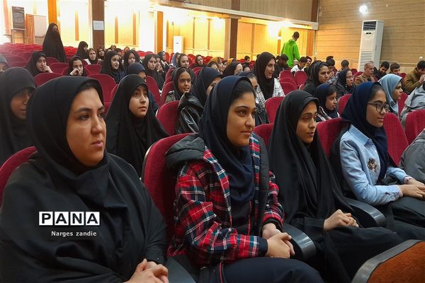 جلسه رؤسای شوراهای دانش‌آموزی در شهرستان ملارد