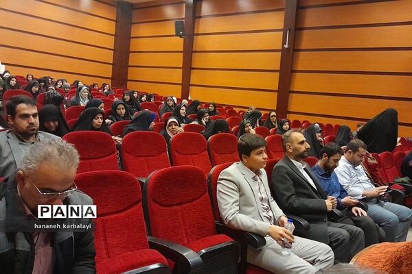 نشست توجیهی لیگ جت و افزایش سواد رسانه‌ای کادر مدارس دولتی ناحیه دو بهارستان