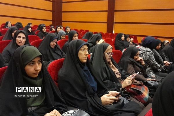 نشست توجیهی لیگ جت و افزایش سواد رسانه‌ای کادر مدارس دولتی ناحیه دو بهارستان