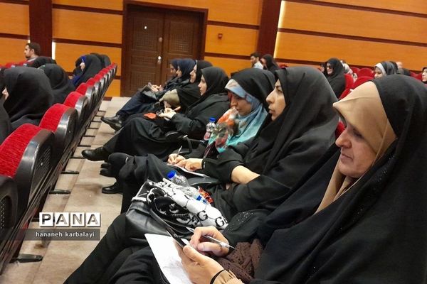 نشست توجیهی لیگ جت و افزایش سواد رسانه‌ای کادر مدارس دولتی ناحیه دو بهارستان