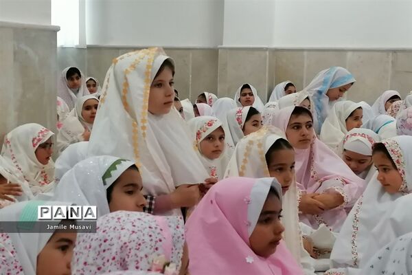 برگزاری مراسم معنوی جشن عبادت دانش‌آموزان دختر شهر فاروج در حوزه علمیه فاطمیه
