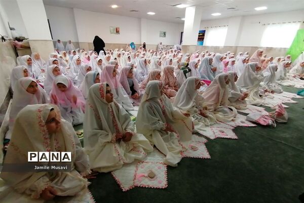 برگزاری مراسم معنوی جشن عبادت دانش‌آموزان دختر شهر فاروج در حوزه علمیه فاطمیه